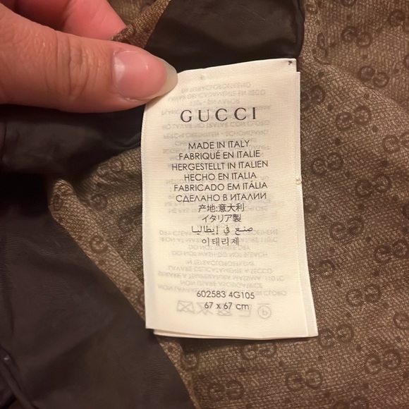 Gucci x Mickey Scarf - Picture 3 of 3